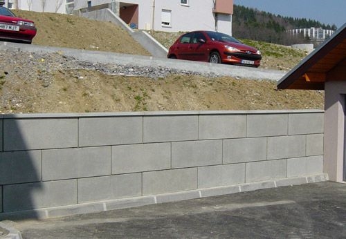 Mur de clôture ou massif en béton préfabriqué, finition béton lisse, P’timur