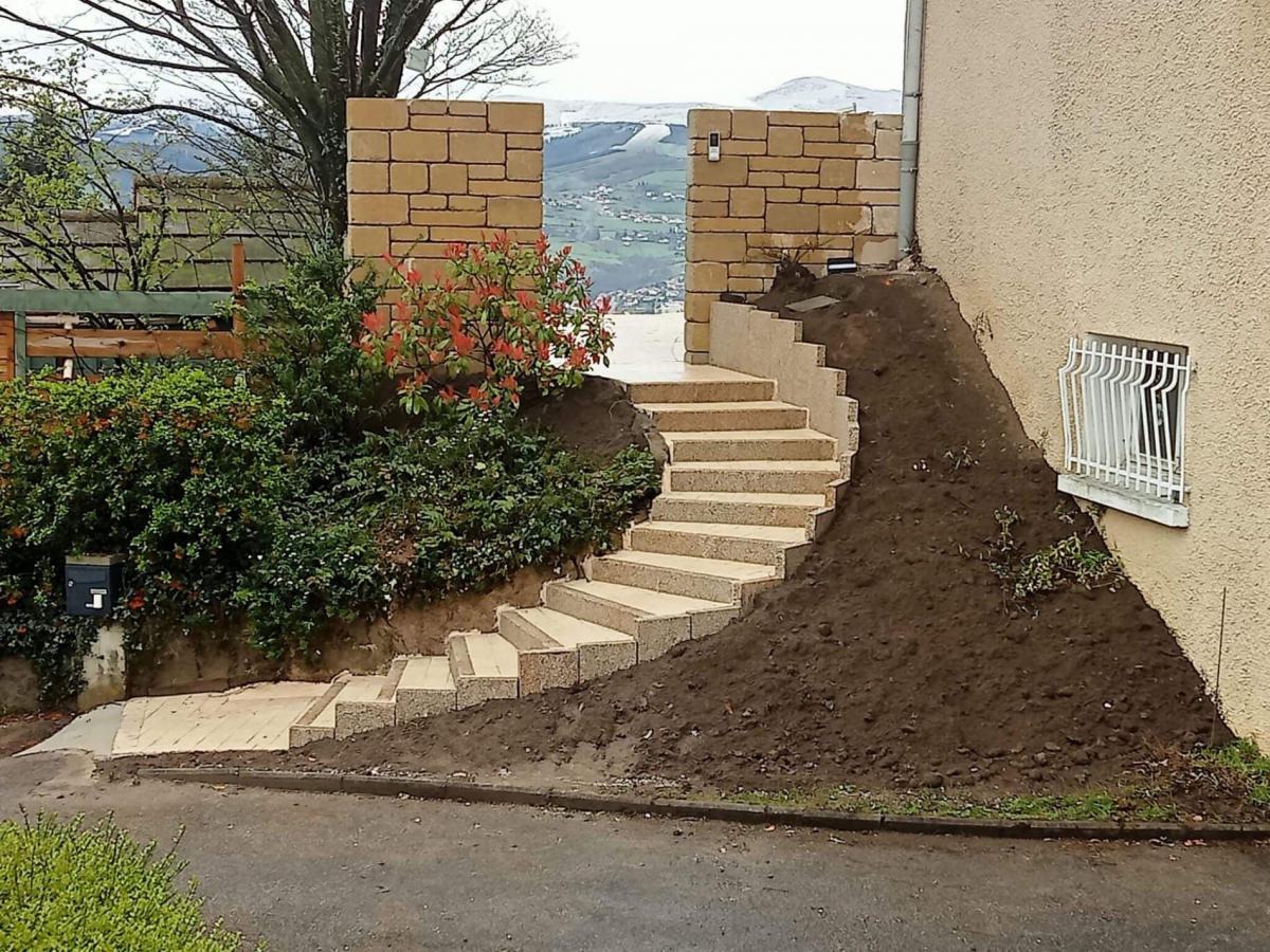 Palissade et escalier en Granit Jaune sur mesure